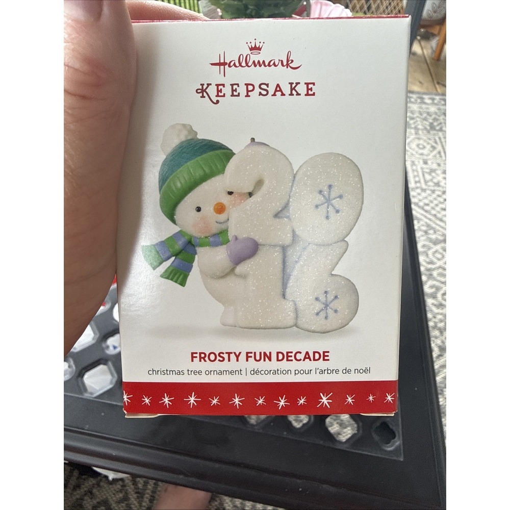 Hallmark Keepsake 2016 Frosty Fun Decade Ornament - Picture 3 of 6